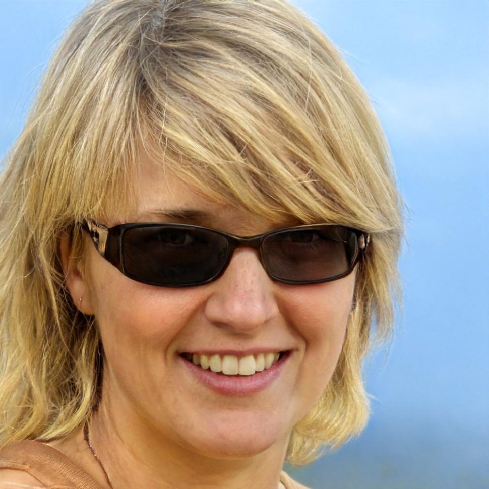 Portrait de Celeste Moreau, analyste financier